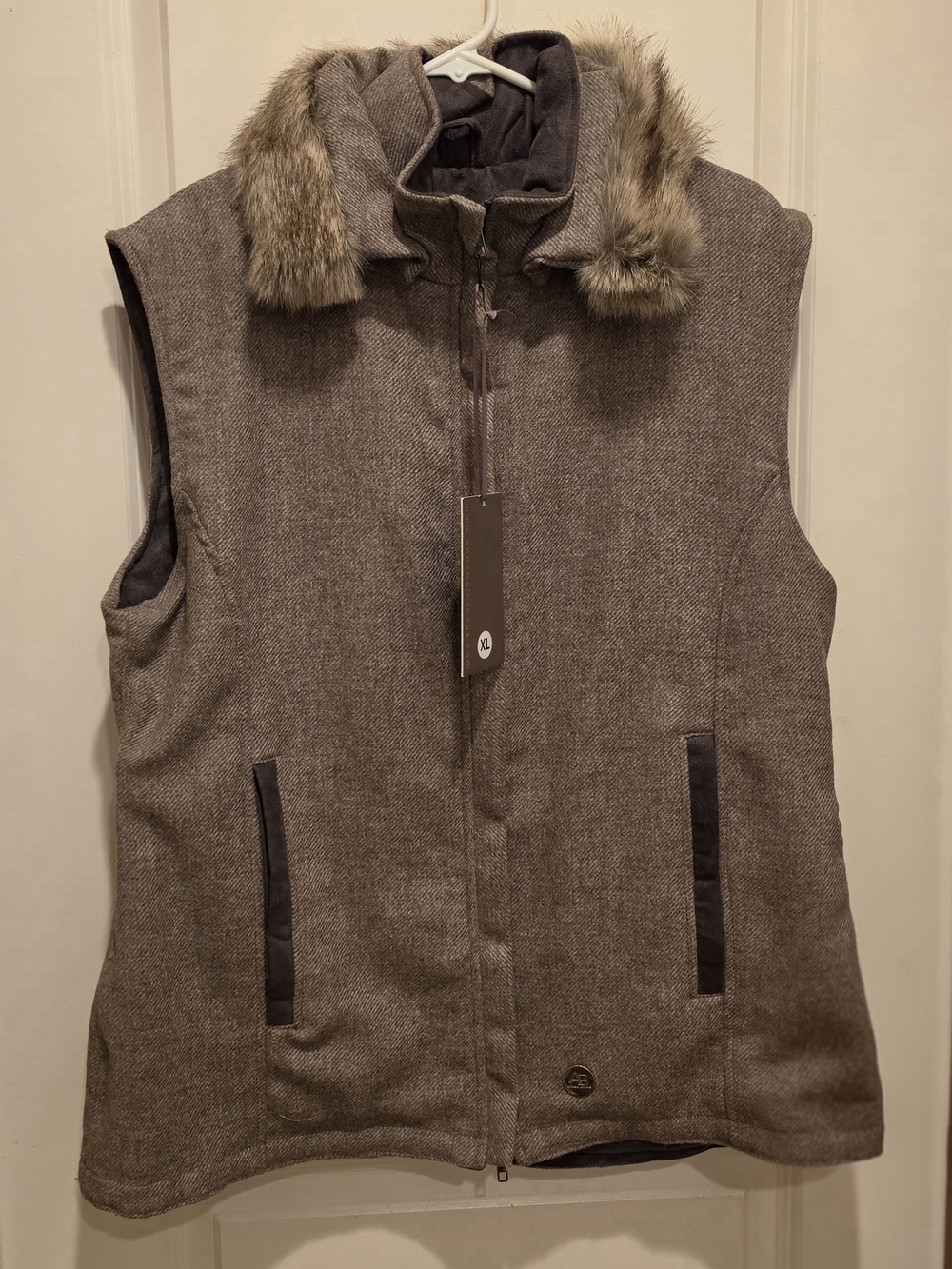 NWT Annabel Brocks Luxury Tweed Gilet Vest With Faux Fur Collar